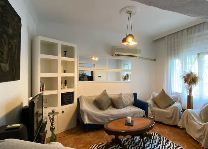 Authentic Detached House In Center Daire
