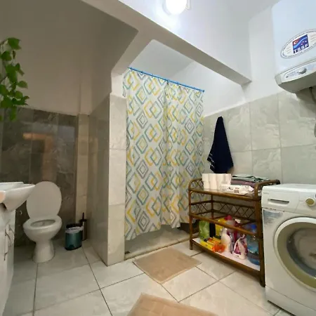 Authentic Detached House In Center アパート