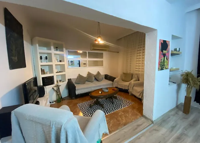 Authentic Detached House In Center * Kusadası