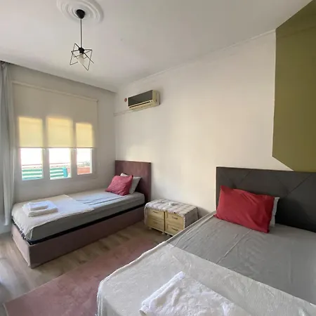 Authentic Detached House In Center Κουσάντασι
