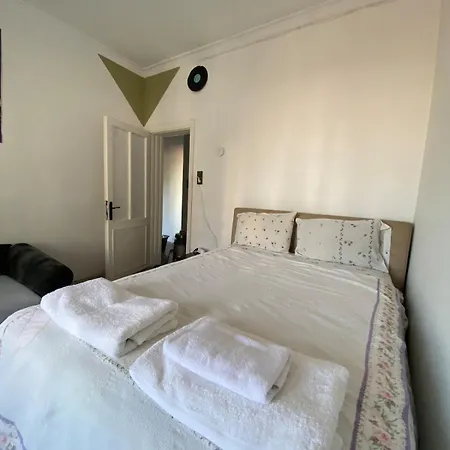 Authentic Detached House In Center Κουσάντασι