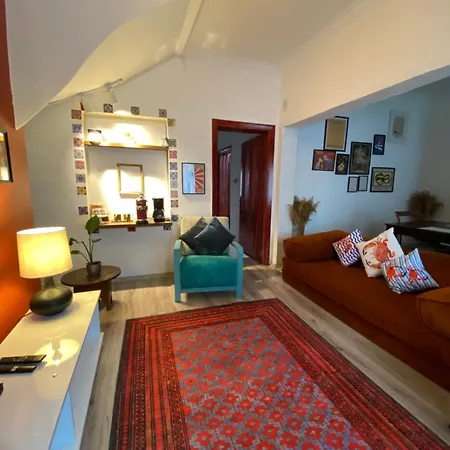 Authentic Detached House In Center 쿠사다시
