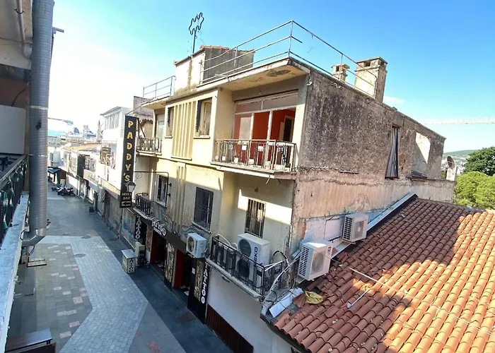 Authentic Detached House In Center Daire