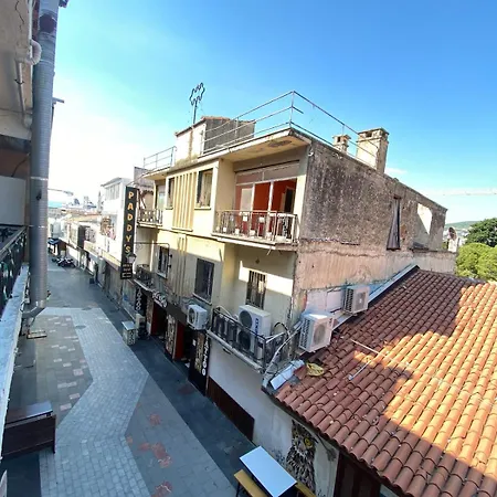 Authentic Detached House In Center דירה